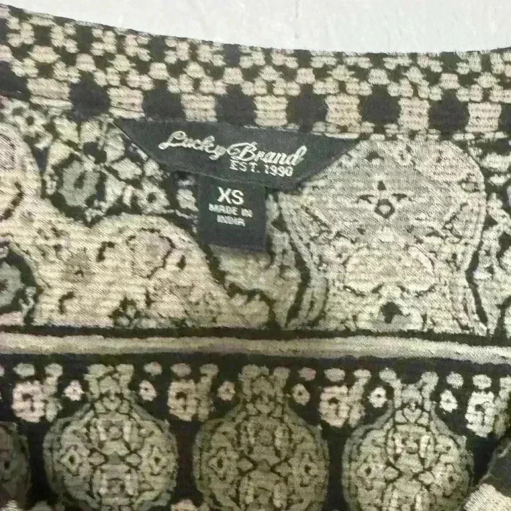 Lucky Brand Top Womens XS Beige Black Paisley Boho Pullover Lightweight - Picture 5 of 5
